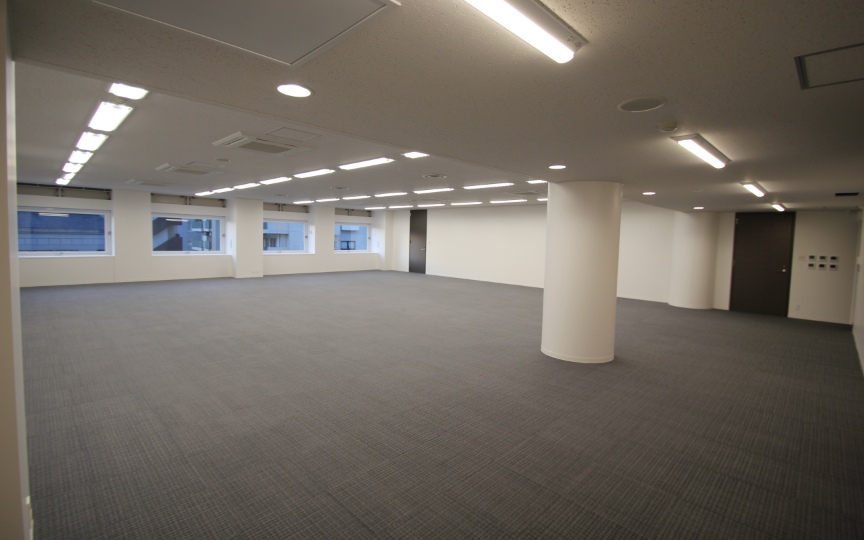 【仲介手数料不要】新宿御苑前駅徒歩6分、大規模向け内装付きセットアップオフィスの写真3