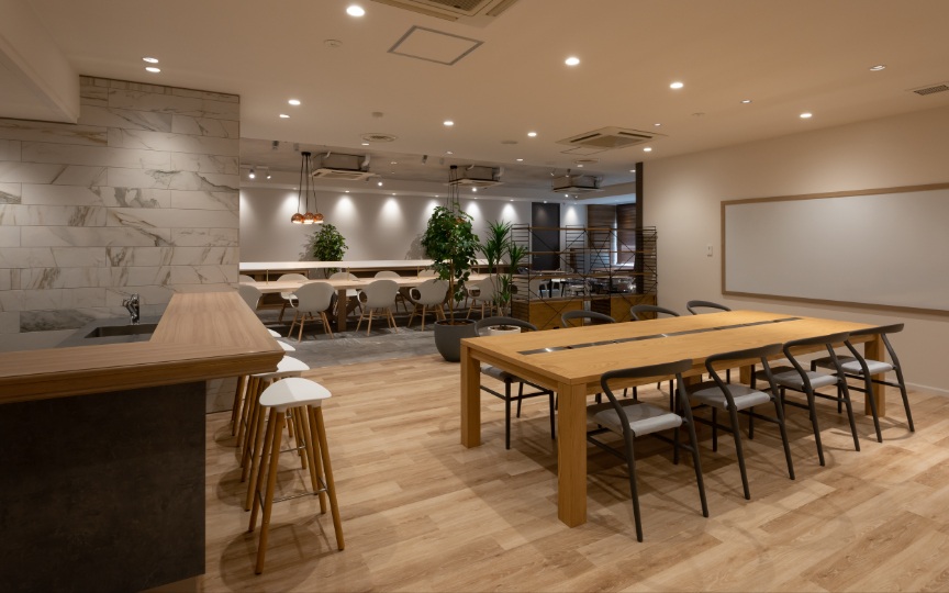 【仲介手数料不要】新宿御苑前駅徒歩6分、大規模向け内装付きセットアップオフィスの写真4