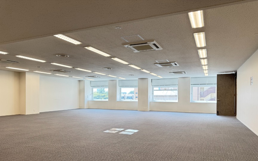 【仲介手数料不要】新宿御苑前駅徒歩6分、大規模向け内装付きセットアップオフィスの写真n7