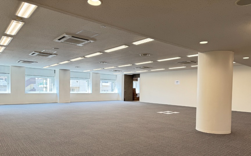 【仲介手数料不要】新宿御苑前駅徒歩6分、大規模向け内装付きセットアップオフィスの写真n8