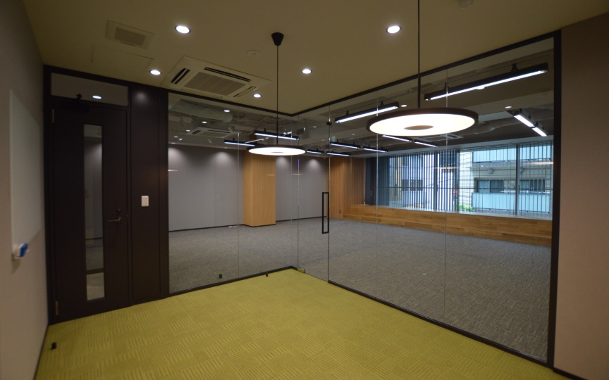 秋葉原駅徒歩9分、コミュニケーションを円滑にする内装付きセットアップオフィスの写真10