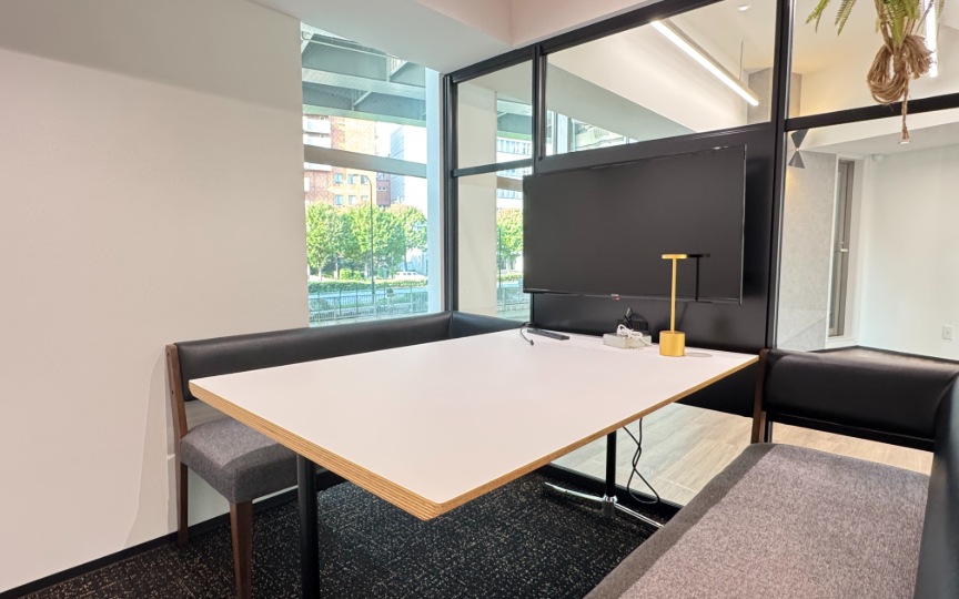 飯田橋駅徒歩1分、会議室設置済みで初期費用を抑えられるセットアップオフィスの写真1