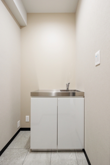 代々木駅徒歩2分!会議室3室完備の新装フルセットアップオフィスの写真1