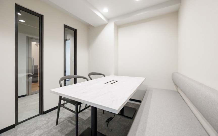 代々木駅徒歩2分!会議室3室完備の新装フルセットアップオフィスの写真11