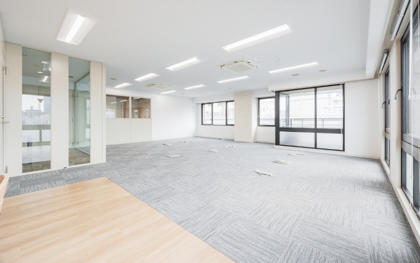 神田駅徒歩1分!内装工事不要、家具付き会議室も備えたセットアップオフィスの写真6